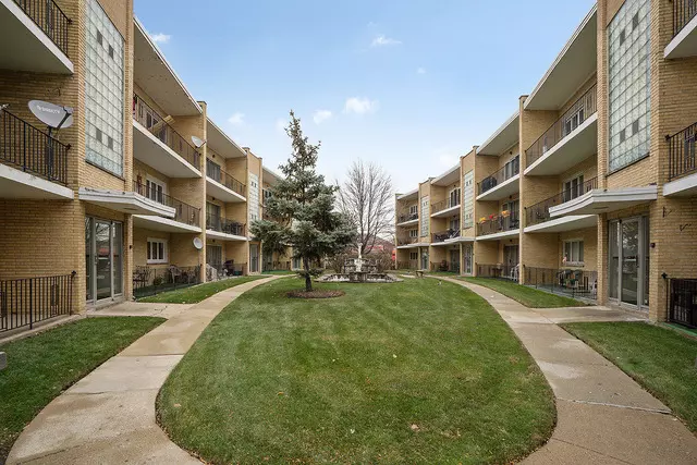 10320 S Pulaski RD #305A, Oak Lawn, IL 60453