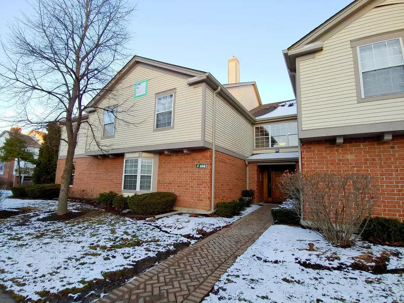 108 WHITE OAK CT #4, Schaumburg, IL 60195