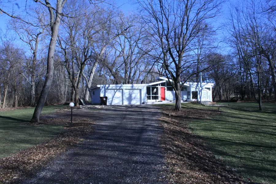 28431 Highview RD, Wauconda, IL 60084