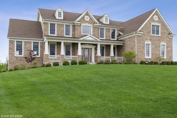 2 Shenandoah CIR, South Barrington, IL 60010