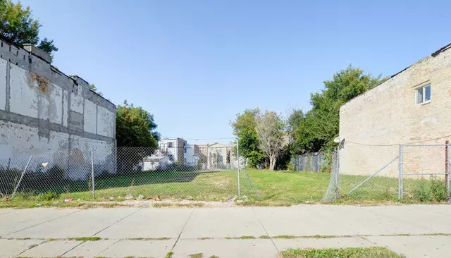 Chicago, IL 60612,2906 W Madison ST