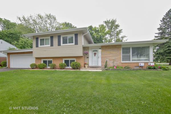 1117 Montgomery DR, Deerfield, IL 60015