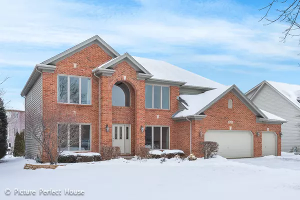 2635 Charlestowne LN, Naperville, IL 60564