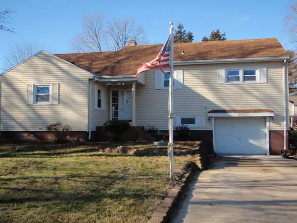 911 Parks LN, Ottawa, IL 61350