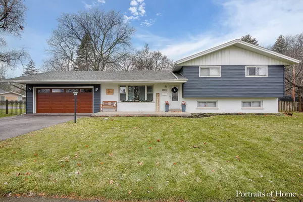 1133 Laurel LN, Naperville, IL 60540