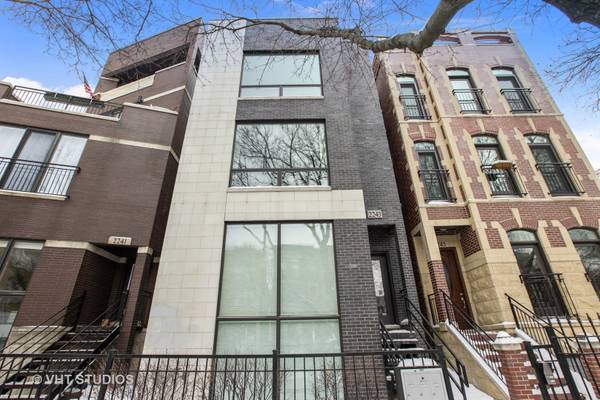 2243 W Roscoe ST #1, Chicago, IL 60618