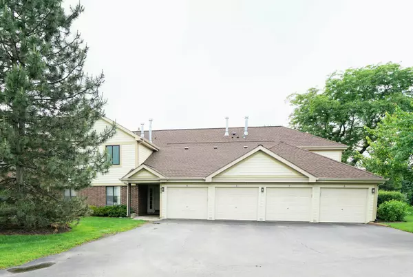 810 E KINGS ROW #8, Palatine, IL 60074