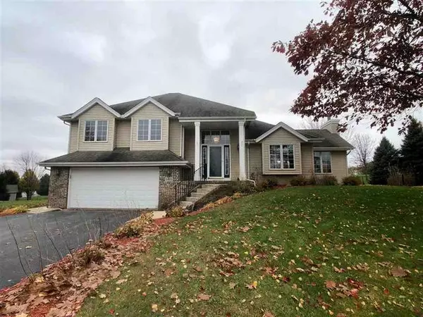 5325 E Scarlet Oak LN, Byron, IL 61010