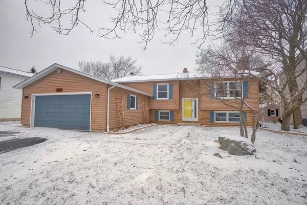 17618 W Summit DR, Grayslake, IL 60030