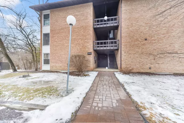 5531 E LAKE DR #77-A, Lisle, IL 60532