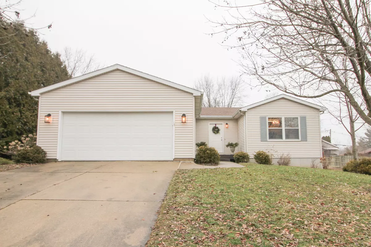 Mahomet, IL 61853,105 Karadan DR