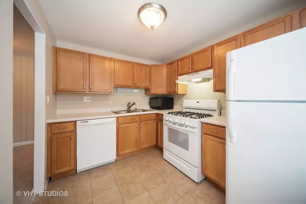 Schaumburg, IL 60193,1347 Forestdale CT #524