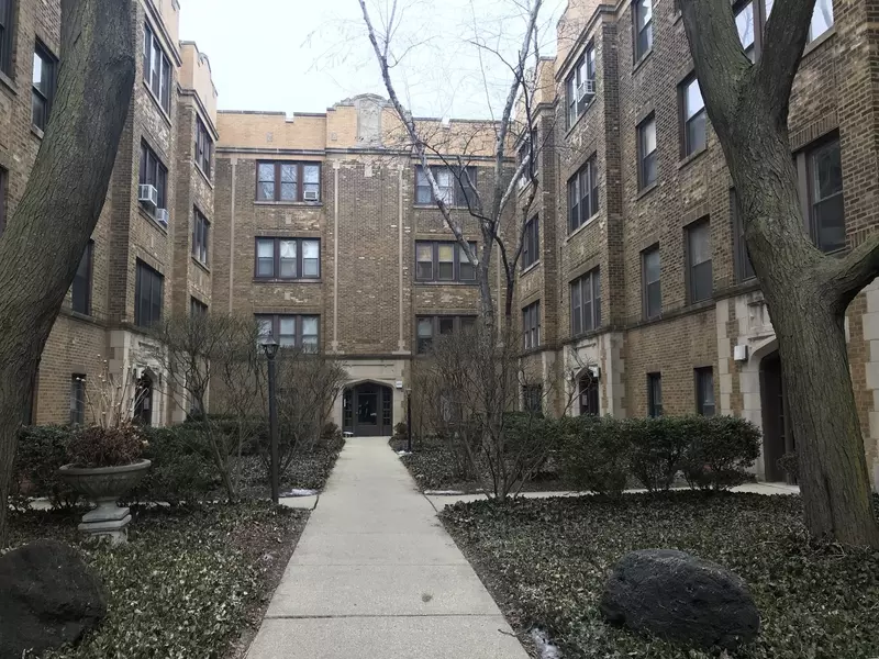 862 W Barry AVE #1B, Chicago, IL 60657