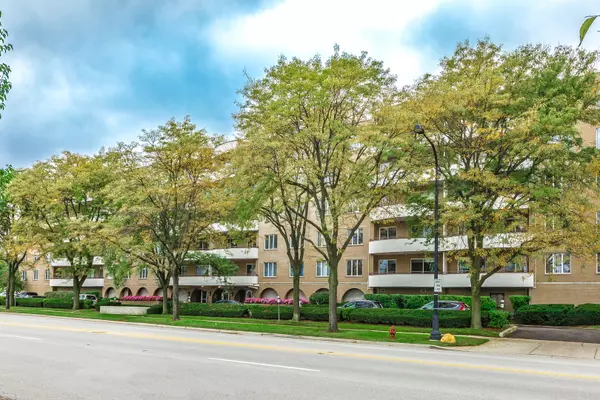 6400 N Cicero AVE #217, Lincolnwood, IL 60712