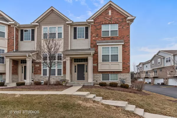 2903 Henley LN, Naperville, IL 60540