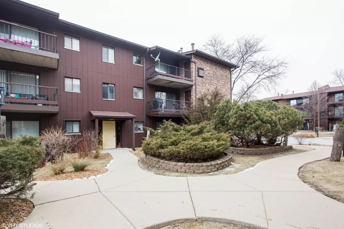 Westmont, IL 60559,63 W 64th ST #304