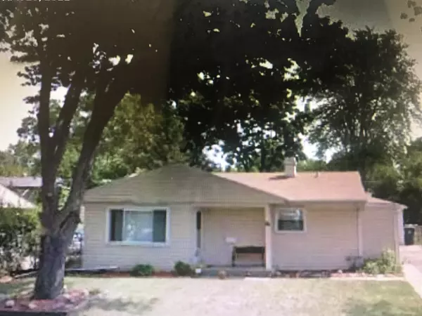 19 Hickory DR, Carpentersville, IL 60110