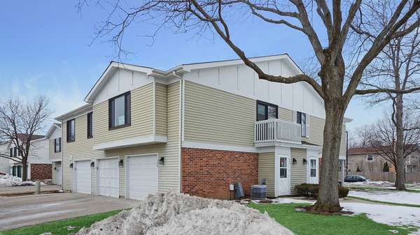 340 Taylor CT #340, Vernon Hills, IL 60061