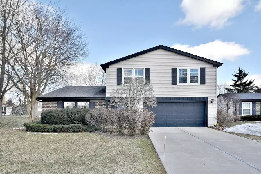 1203 Mill Creek DR, Buffalo Grove, IL 60089