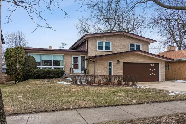 6835 N Keeler AVE, Lincolnwood, IL 60712