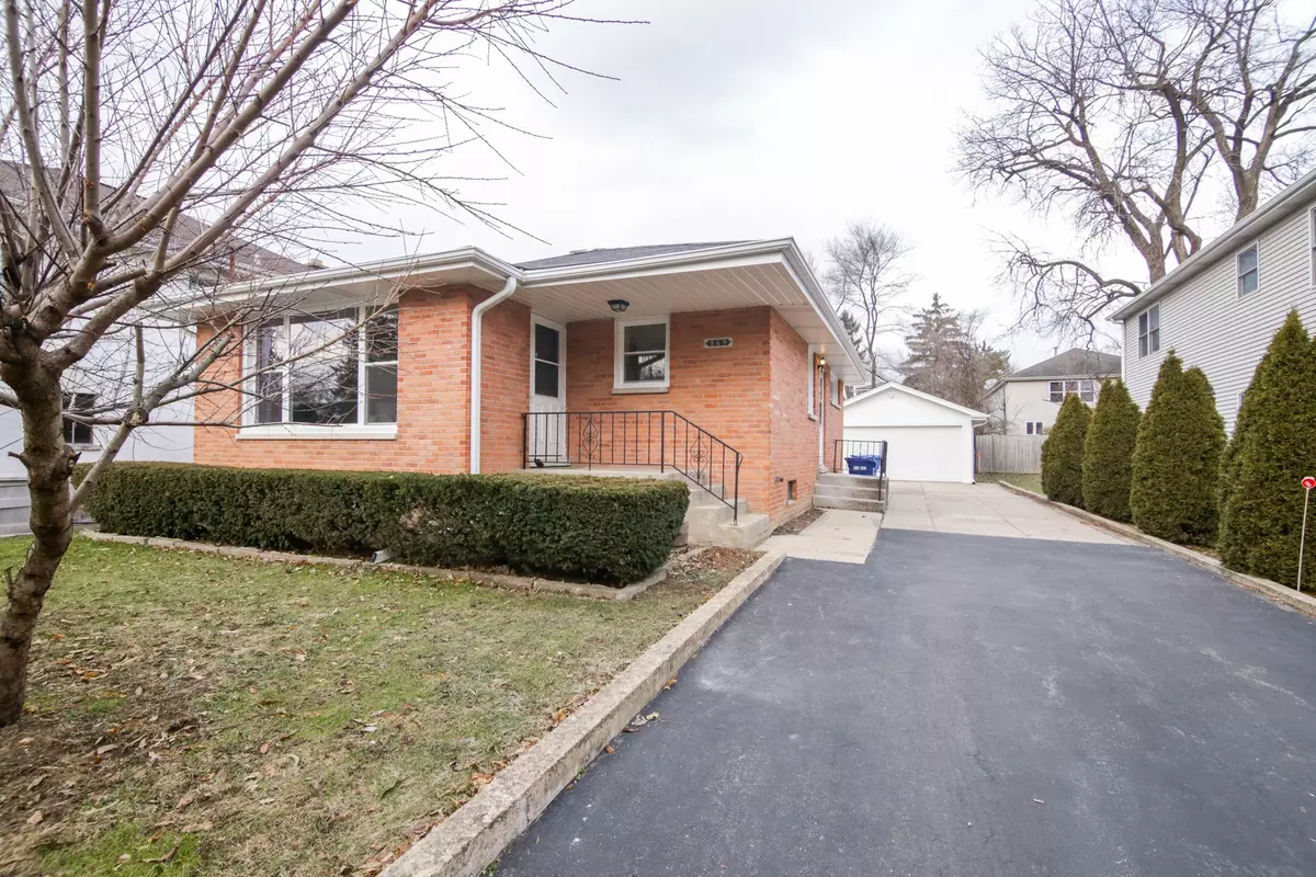 Highland Park, IL 60035,869 Driscoll CT