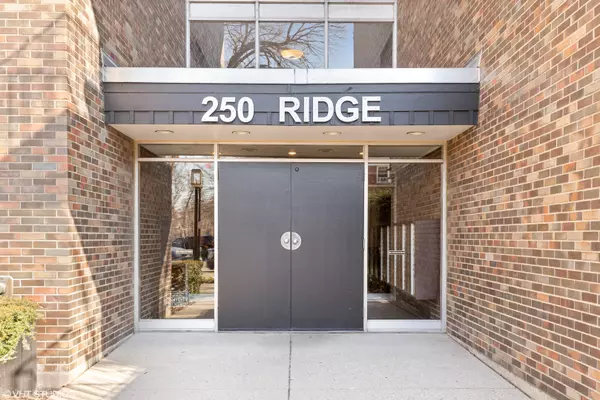 250 Ridge AVE #5F, Evanston, IL 60202