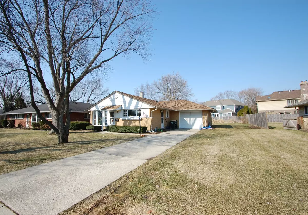 Arlington Heights, IL 60004,1614 N Chestnut AVE