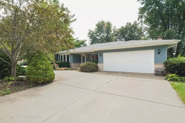 27W745 Timber LN, West Chicago, IL 60185