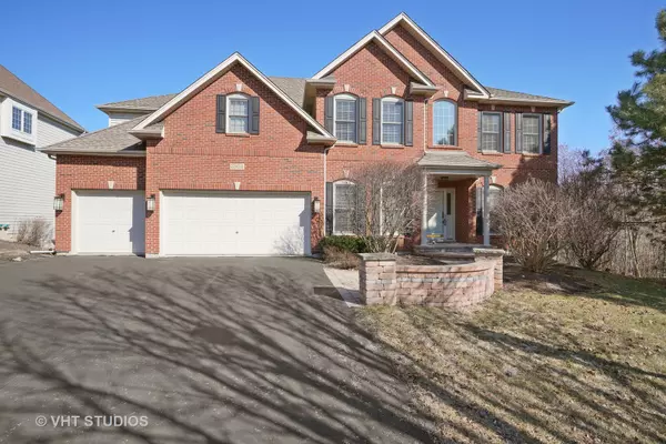 3904 Tall Grass DR, Naperville, IL 60564