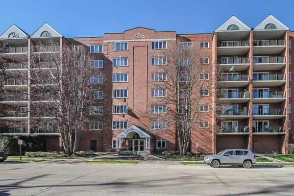 1600 E Thacker ST #610, Des Plaines, IL 60016