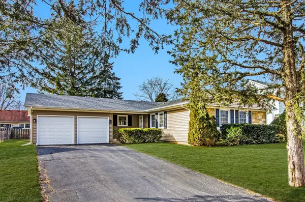 421 Arborgate LN, Buffalo Grove, IL 60089