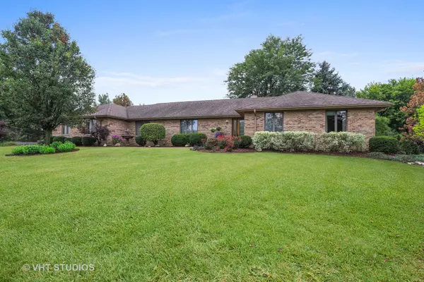 4 Rosewood DR, Hawthorn Woods, IL 60047