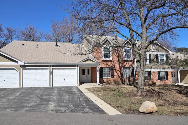 10 WATERBURY LN #M2, Schaumburg, IL 60193