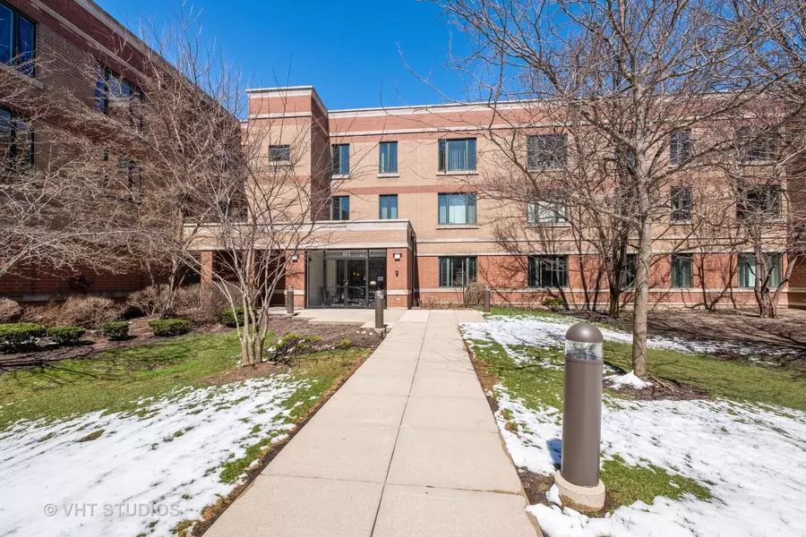 891 CENTRAL AVE #209, Highland Park, IL 60035