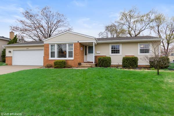 2248 N Champlain ST, Arlington Heights, IL 60004