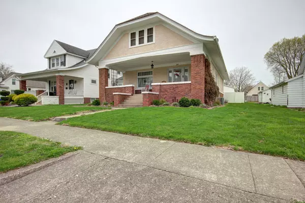 Villa Grove, IL 61956,204 N Oak ST