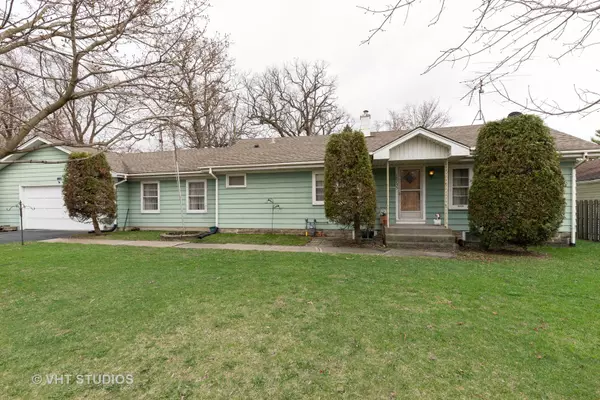 18733 W Gages Lake RD, Grayslake, IL 60030