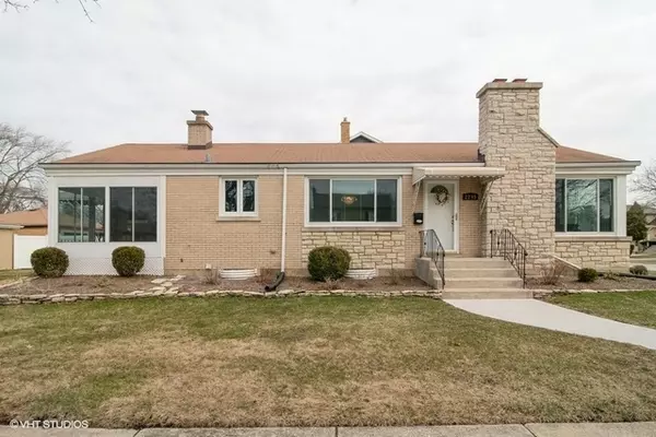 2258 S 8th AVE, North Riverside, IL 60546