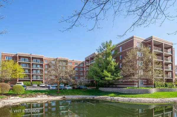 5225 N RIVERSEDGE TER #504, Chicago, IL 60630