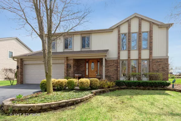 903 W Whiting LN, Arlington Heights, IL 60004