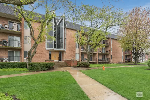 Naperville, IL 60563,1004 N Mill ST #5-211