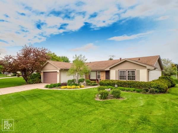 105 Millis LN, Schaumburg, IL 60193