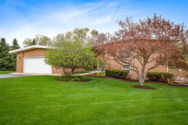 1402 Appaloosa TRL, Mchenry, IL 60051