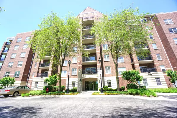 440 W Mahogany CT #205, Palatine, IL 60067