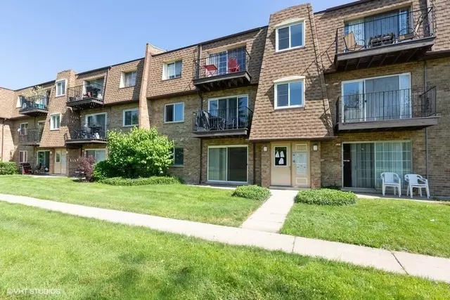 Des Plaines, IL 60016,9434 Bay Colony DR #1W