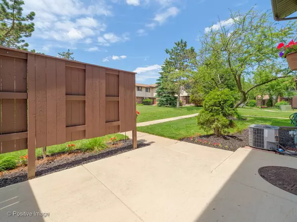 Downers Grove, IL 60516,7 Tower CT