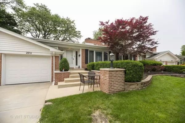 2711 E Bel Aire DR, Arlington Heights, IL 60004