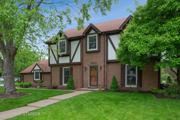 1860 Fairoak RD, Naperville, IL 60565