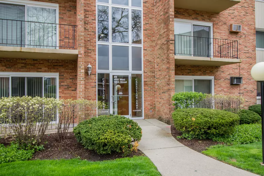 4112 W 98th ST #201, Oak Lawn, IL 60453