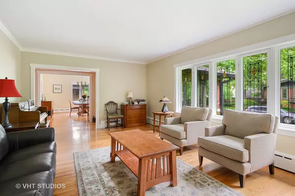 Wilmette, IL 60091,328 Oak Circle